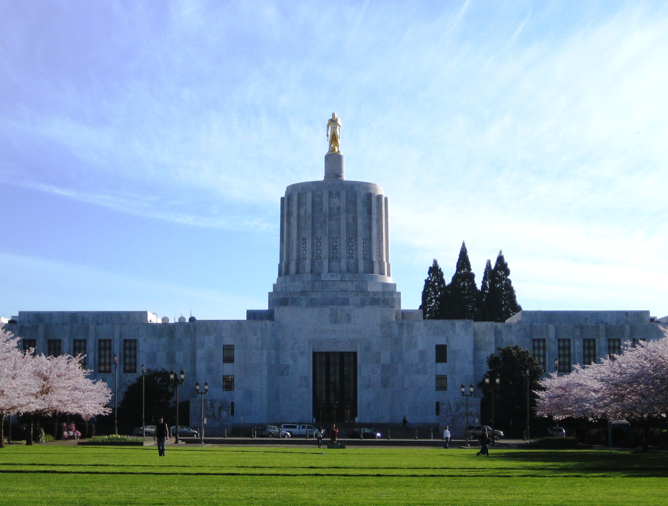 Oregon State Capitol building, photograph by M.O. Stevens